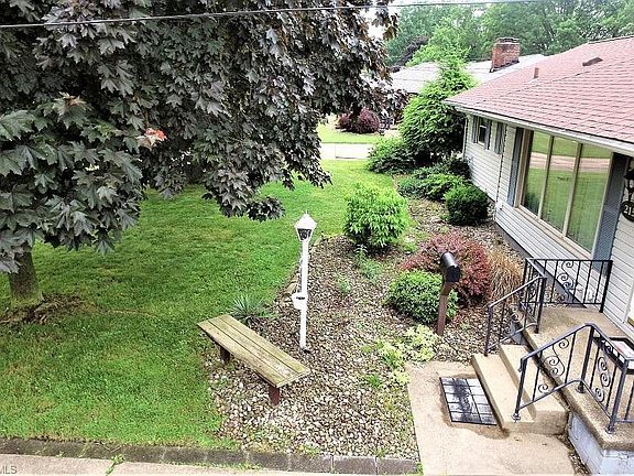 4th image of 2153 Beechwood St NE