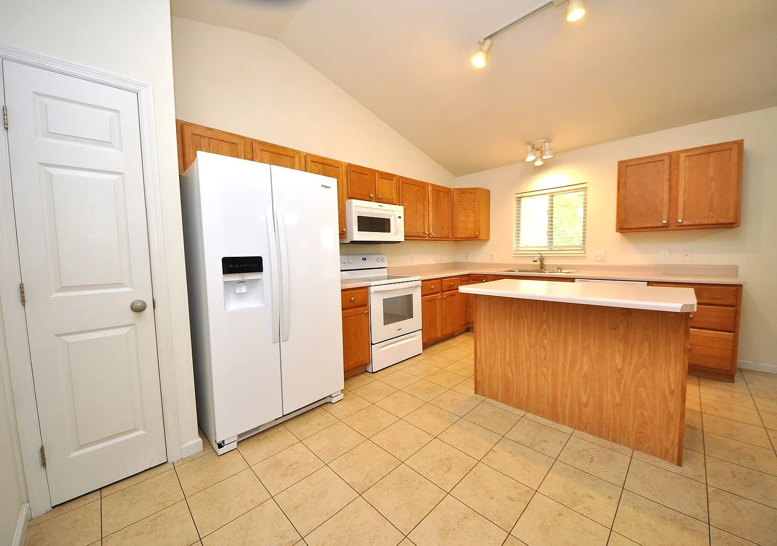 Beautiful Renovated 3 Bedroom 3 Bathroom in Wentzville — Photo 1