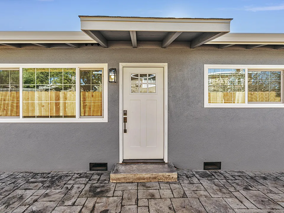 1456 Plumas Ln