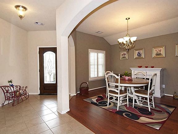 3rd image of 2711 Lakecrest Way Dr