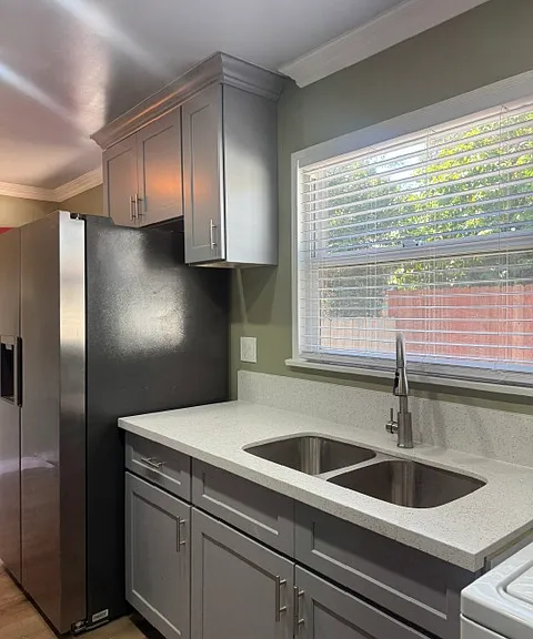 7726 Pickering Ave #D — Photo 6