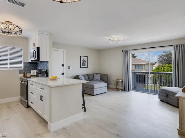 3326 New South Province Blvd APT 4, Fort Myers, FL 33907