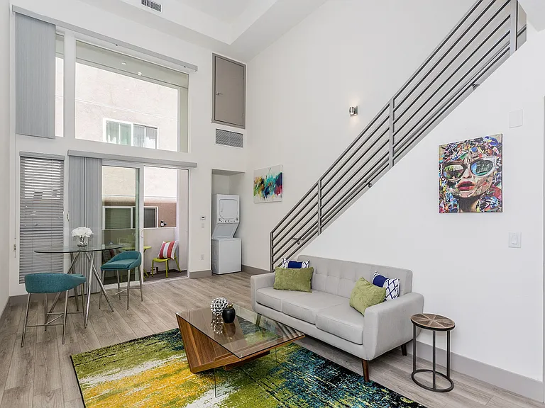 Lido Apartments - 1039 S Hobart — Photo 40