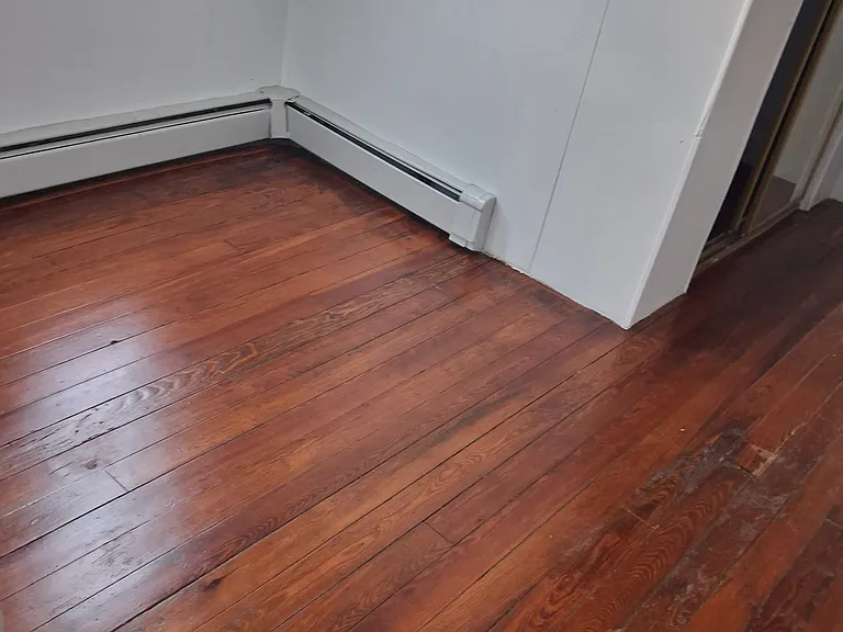 98 Andrew St — Photo 2
