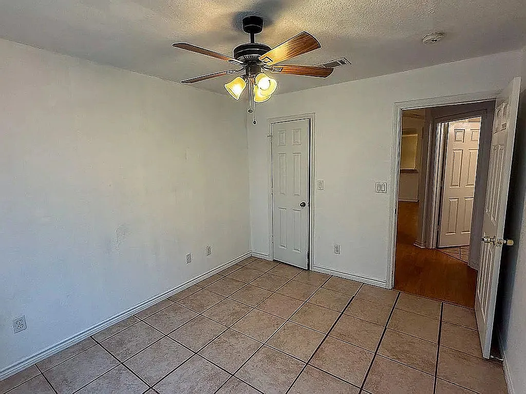 3 bed, 1400 sqft, $1,500 — Photo 4