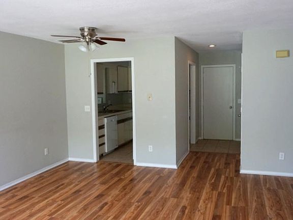 3rd image of 213 Buckingham Dr