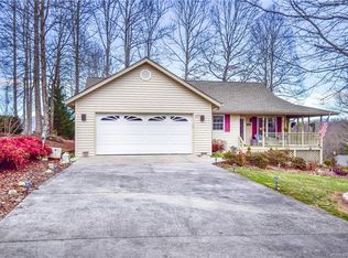 20 Red Cedar Dr, Hendersonville, NC 28792
