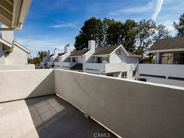 7310 Balboa Blvd #F — Photo 34