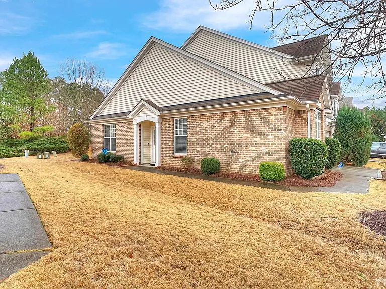 401 Courthouse Dr — Photo 2