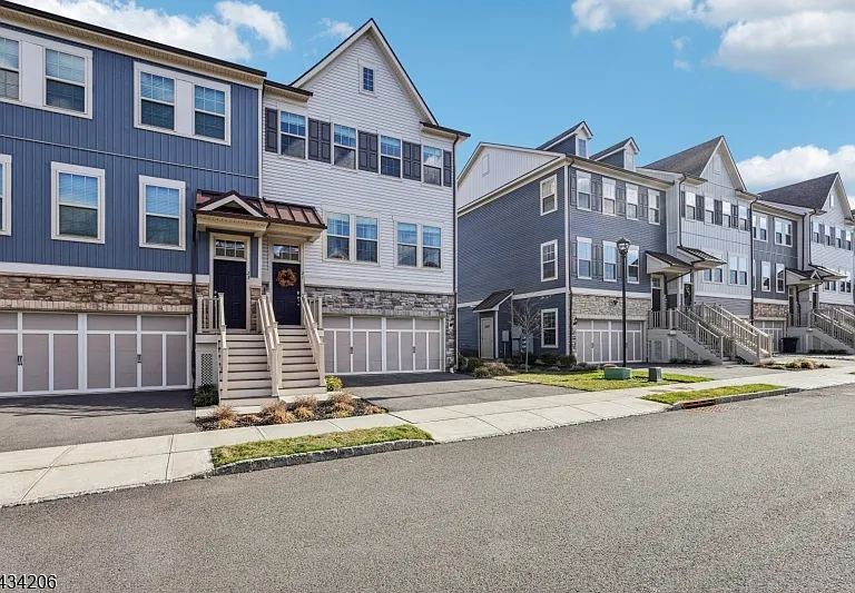 21 Dahlia Dr — Photo 45