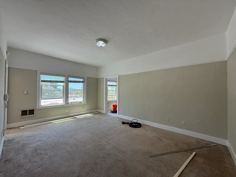 2451 Le Conte — Photo 30