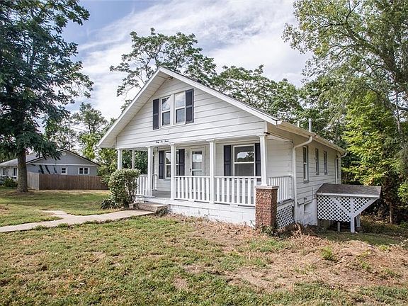 3rd image of 3512 N River Blvd