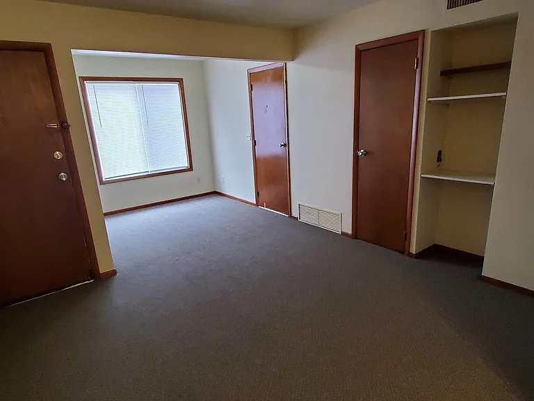 Ellis Apartments — Photo 10