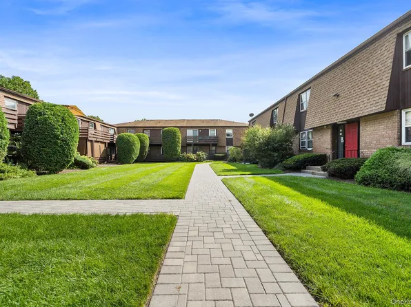 63 New Holland Village, Nanuet, NY 10954