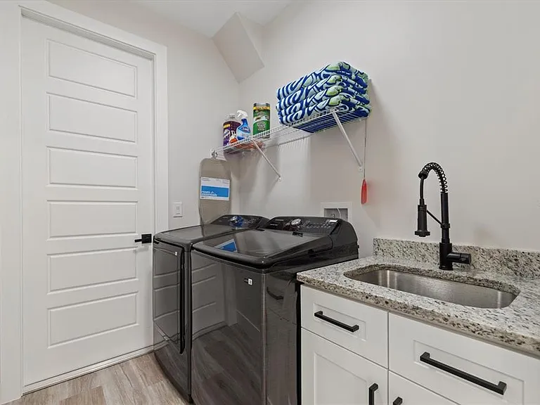 2938 Jason St — Photo 24