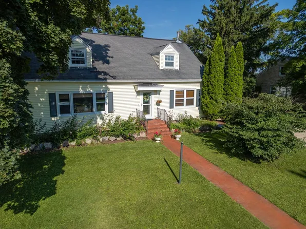 15 N Western Ave, Deerfield, WI 53531