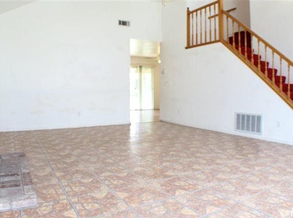 4th image of 286 Timberwood Dr