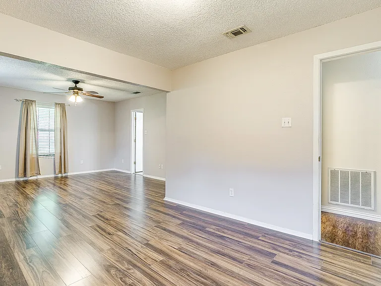 1104 Sproles Dr — Photo 26
