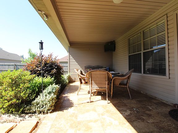 Rear Patio: Tiled. TV.