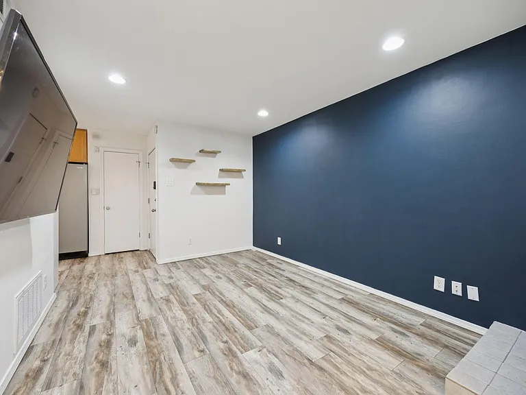 4044 Buena Vista St #117 — Photo 3