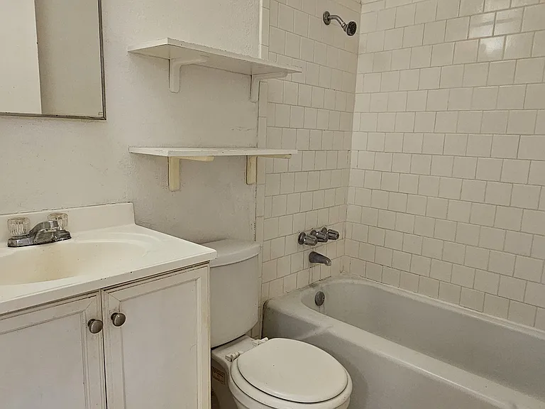 1649 S 7th Ave #B — Photo 5