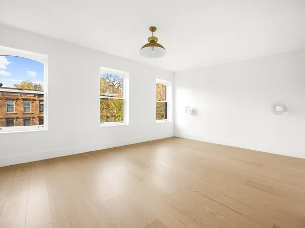 91 Saint James Place image 12 of 16