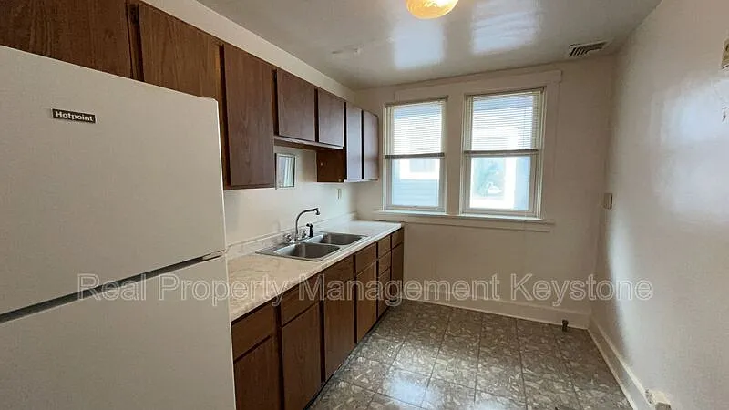 2 bed, 1.0 bath, $1,100 — Photo 4