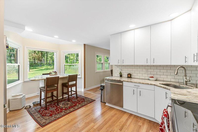 2nd image of 6 Pinecrest Drive
