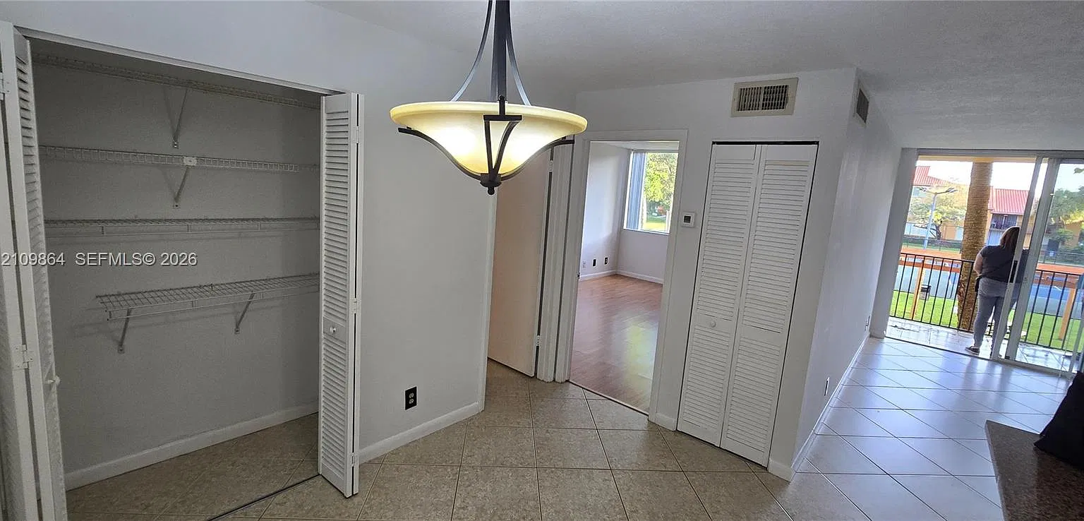 Lakes Of Jacaranda Condo — Photo 4