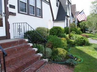 135 Gordon Rd, Valley Stream, NY 11581