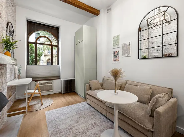 221 W 21st St APT 1A, Manhattan, NY 10011