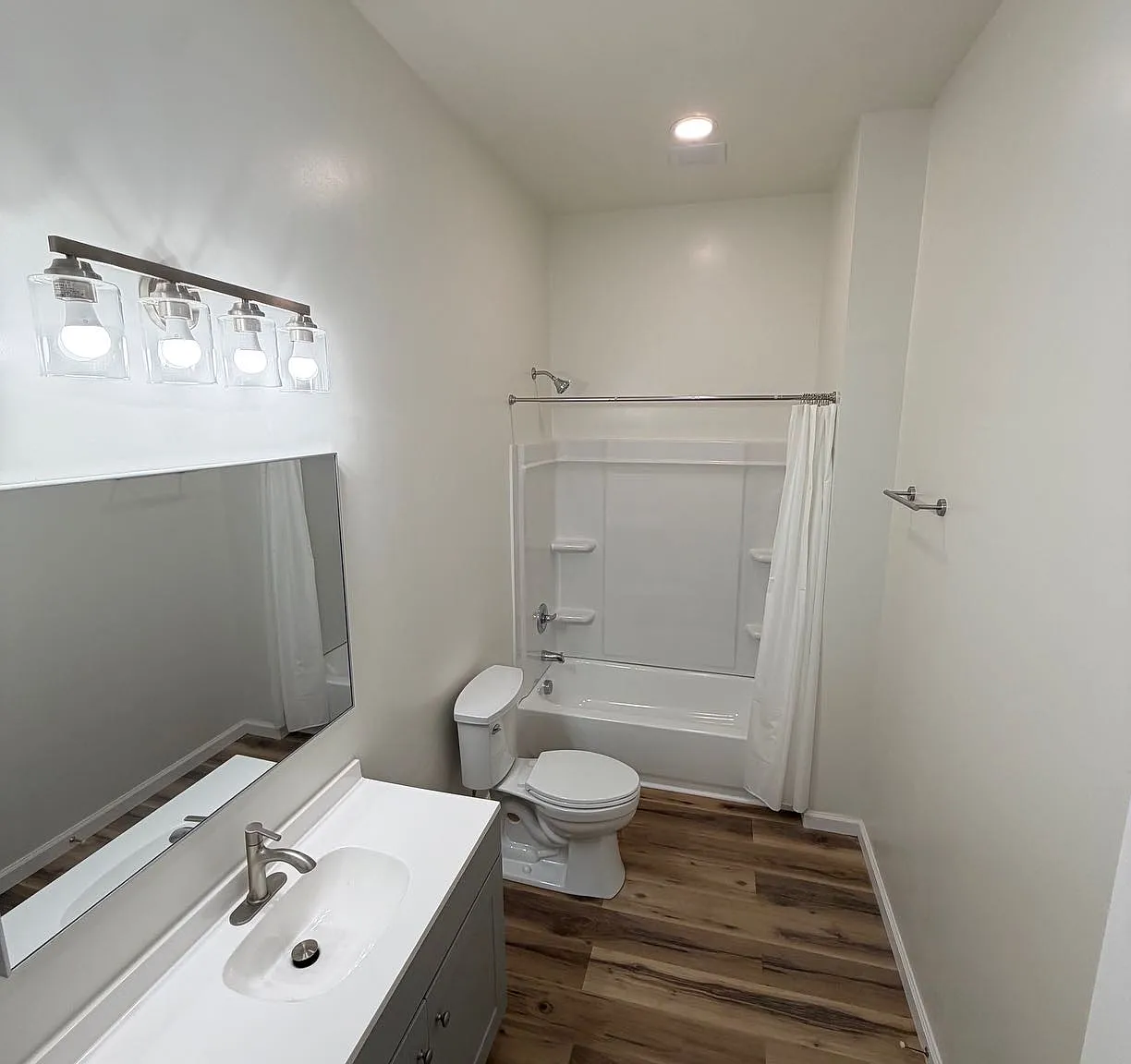 908 Linley Street — Photo 4
