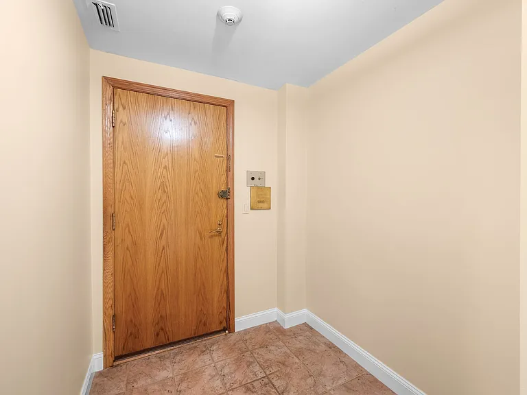 241-287 Perkins St #B502 — Photo 6