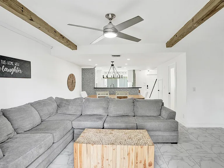 147 SW 3rd St — Photo 10