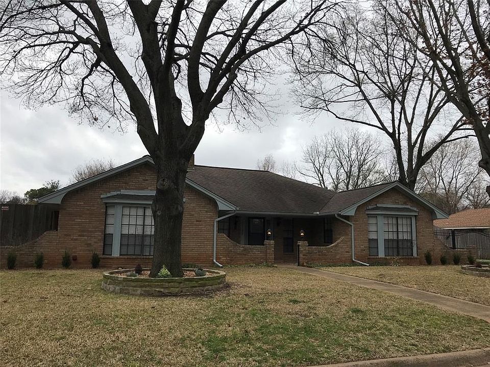 1st image of 2529 Knightsbridge Dr