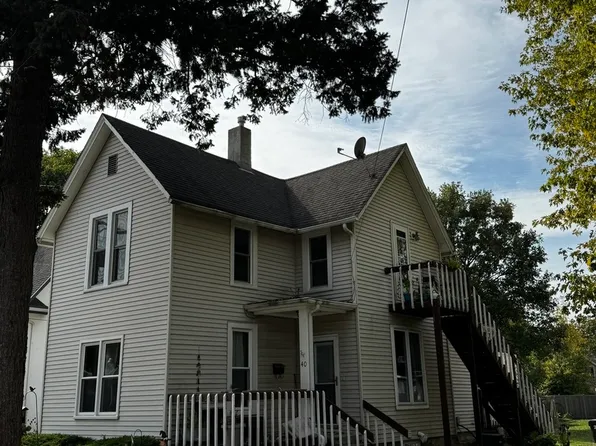 40 S Walkup Ave, Crystal Lake, IL 60014