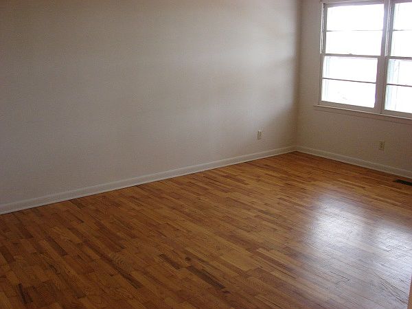 2nd image of 105 White Oak Dr