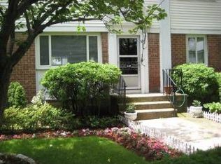 1640 212th St, Bayside, NY 11360