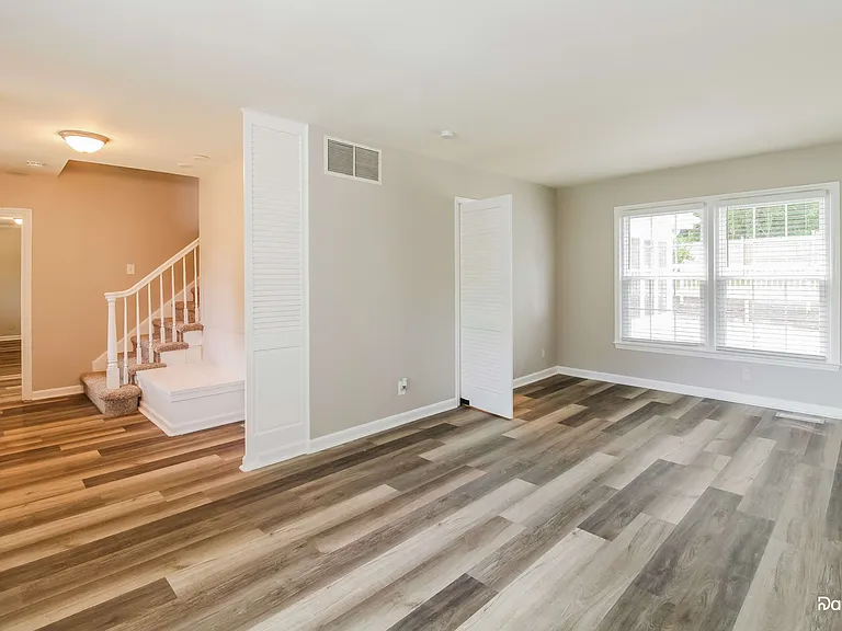 2214 Cheltenham Blvd — Photo 6