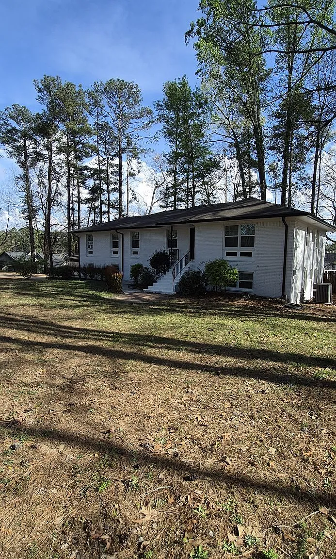 4 bed, 2.0 bath, 3293 sqft, $3,200 — Photo 3
