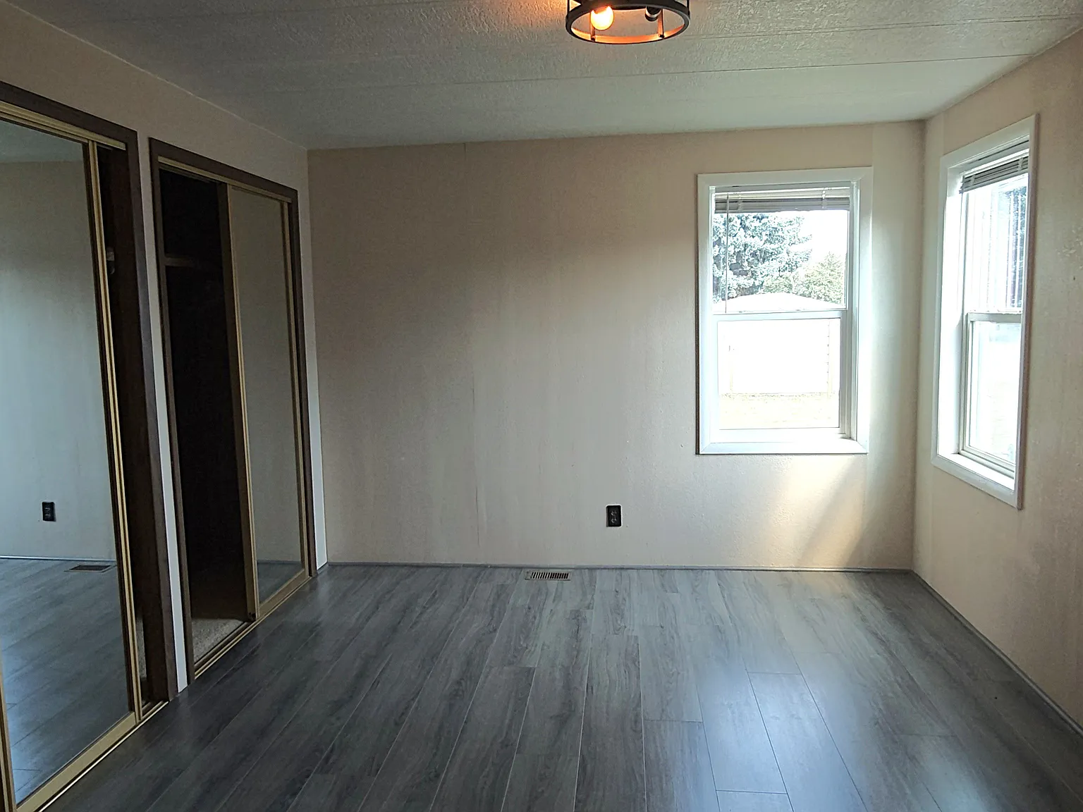 3 bed, 1344 sqft, $1,900 — Photo 2