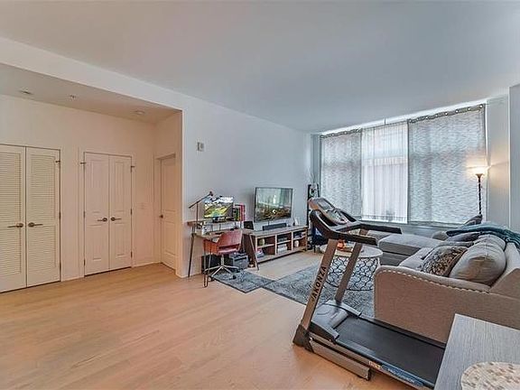 4th image of 1400 Hudson St Unit 319