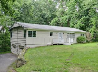 27 White Oak Rd, Shelton, CT 06484