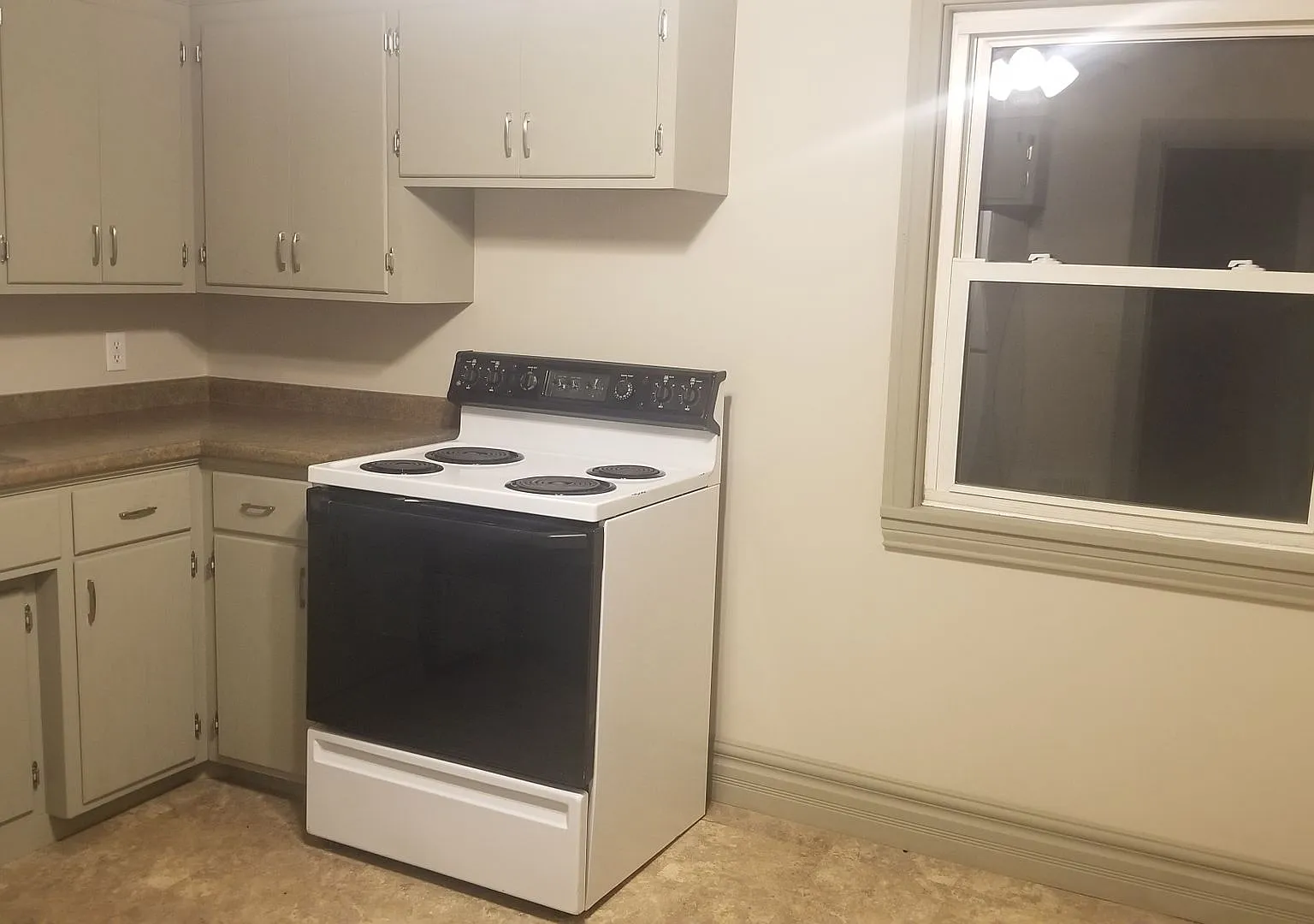 209 W Warren St — Photo 3