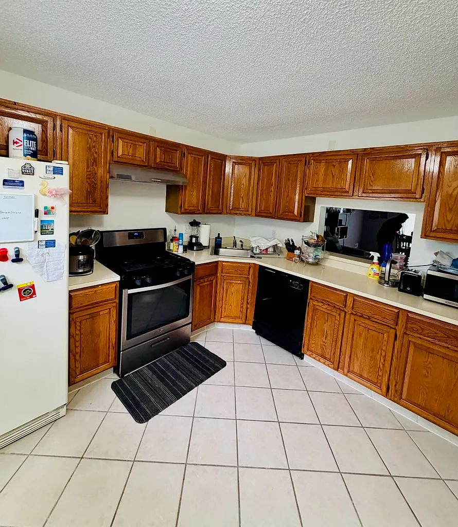 2 bed, 2.5 bath, 1224 sqft, $2,100 — Photo 2