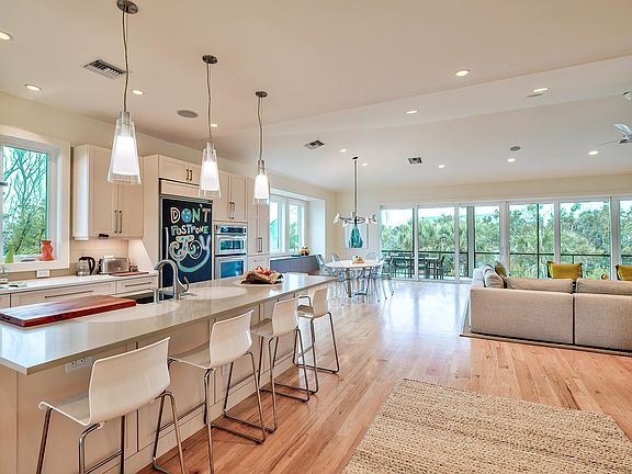 4th image of 4415 Gulf Pines Dr