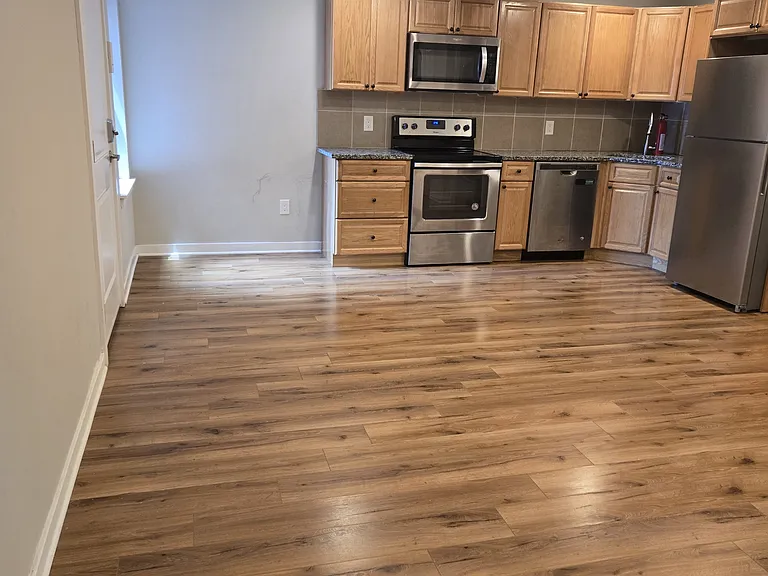 1827 W Diamond St #B — Photo 3