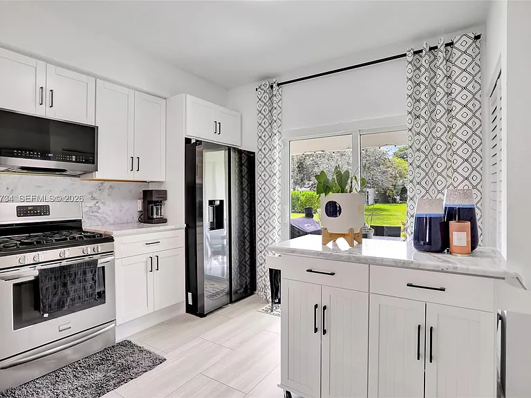 7921 Sanibel Dr #7921 — Photo 3