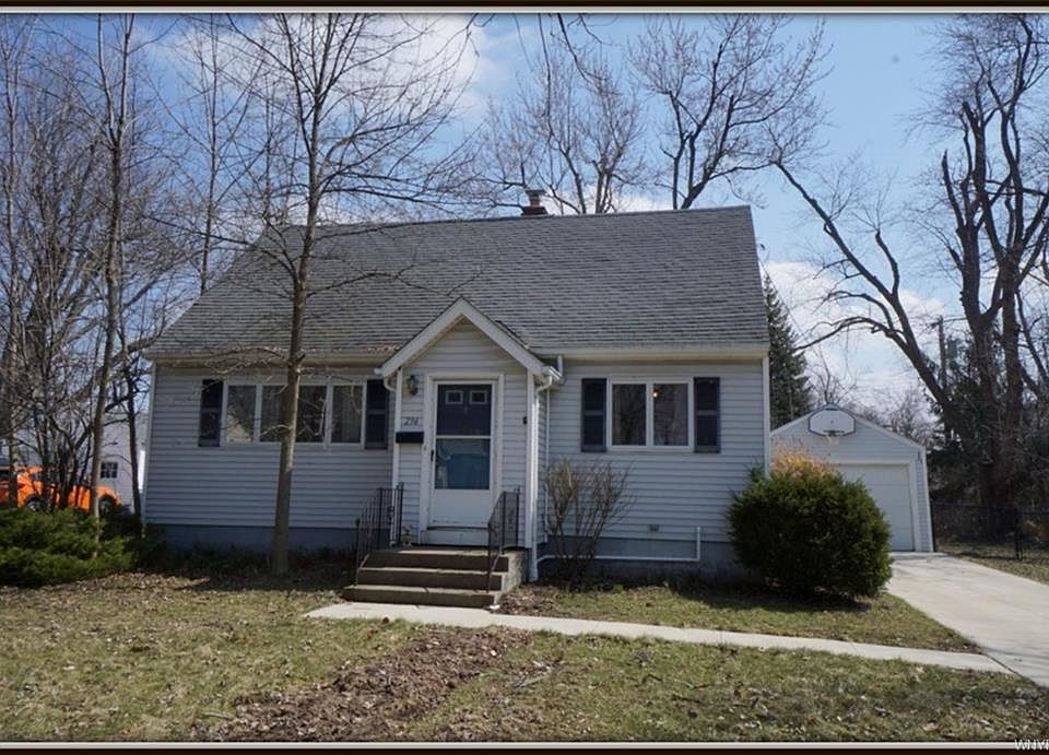 1st image of 236 Royal Pkwy E