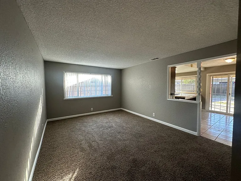 1175 E Edison St — Photo 11